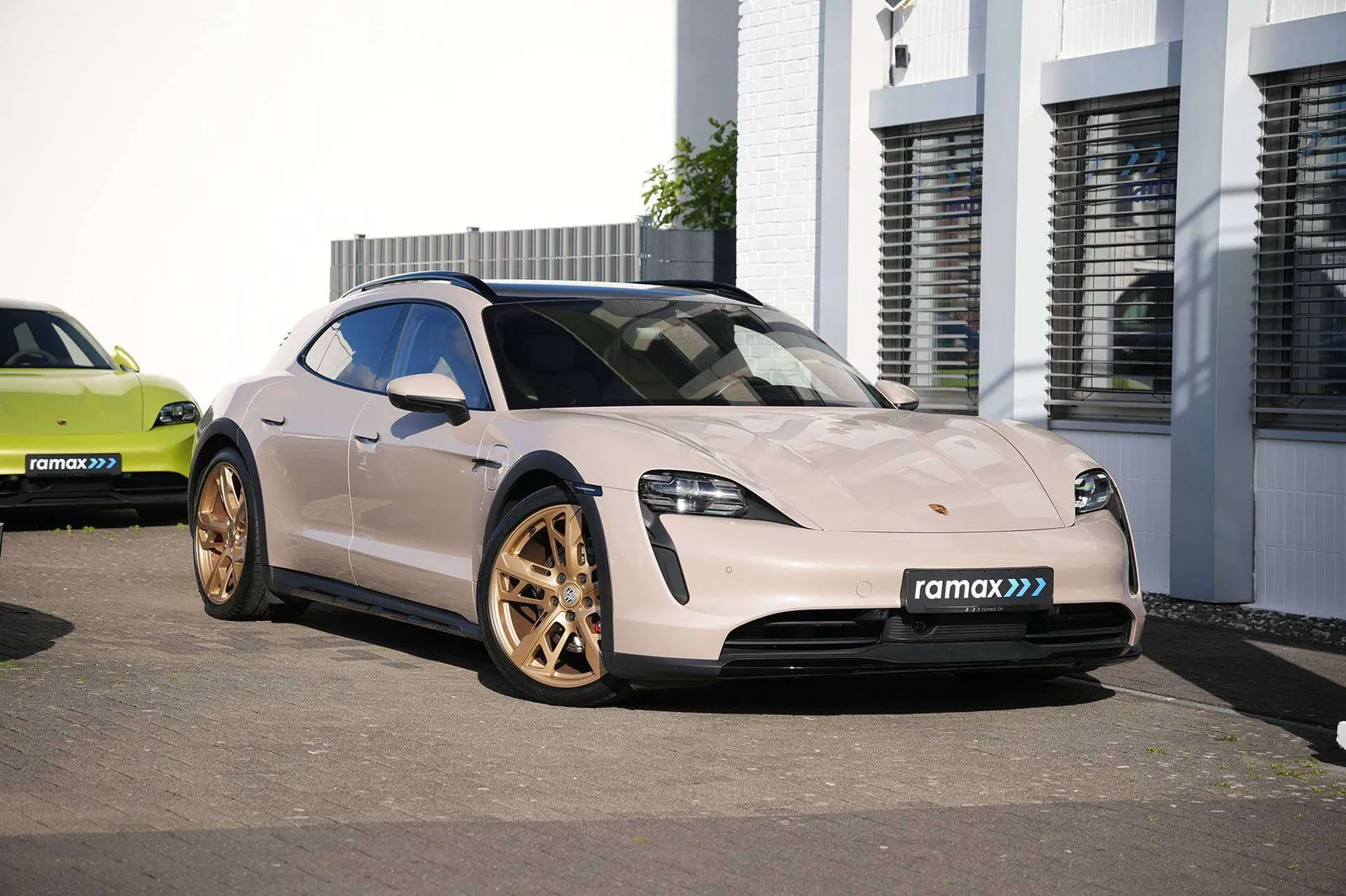 Porsche Taycan 2023 photo 5