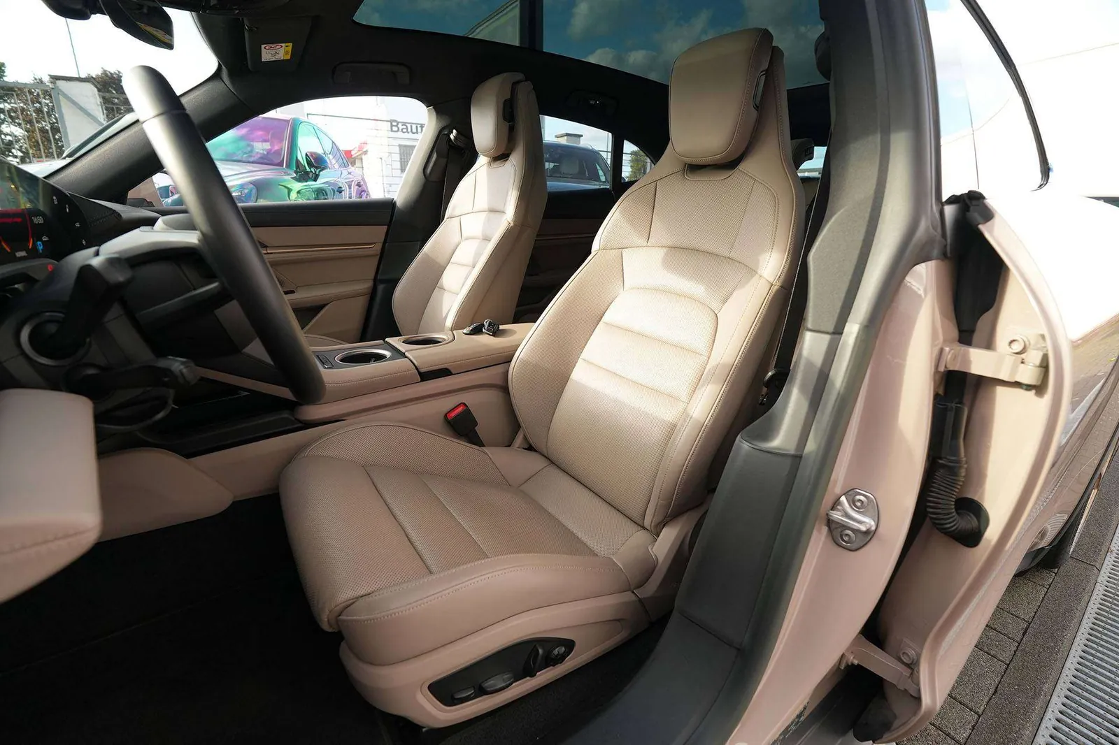 Porsche Taycan 2023 photo 2
