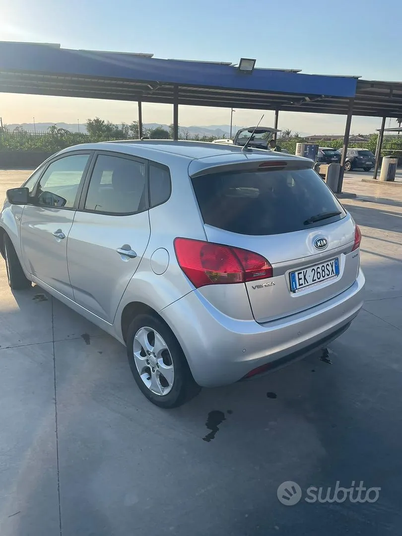 Kia Venga 2011 photo 4