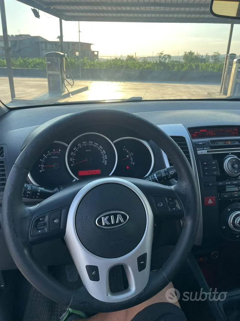 Kia Venga 2011 photo 5
