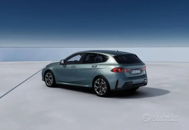 BMW 1 Series photo 2