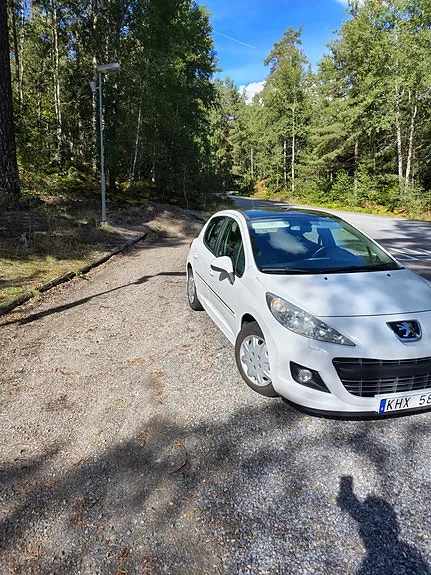Peugeot 207 2012 photo 3