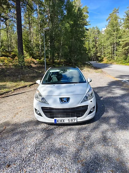 Peugeot 207 2012 photo 2