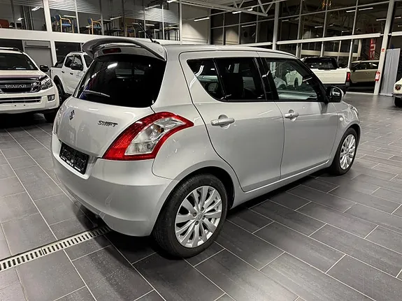 Suzuki Swift 2011 photo 3
