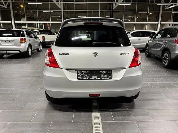 Suzuki Swift 2011 photo 4