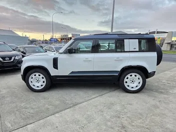 Land Rover Defender 2024 photo 3