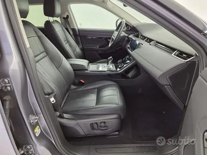 Land Rover Evoque 2022 photo 3