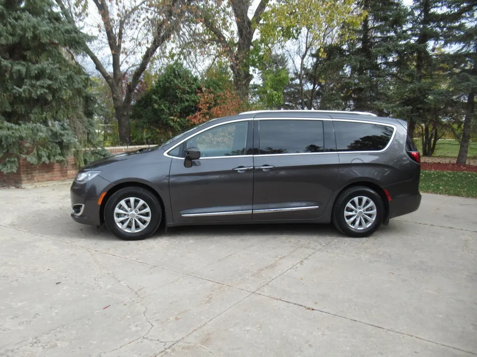 Chrysler Pacifica 2019 photo 2