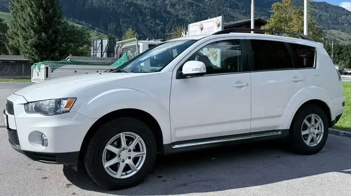 Mitsubishi Outlander 2011 photo 3