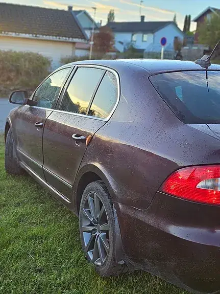 Skoda Superb 2009 photo 3