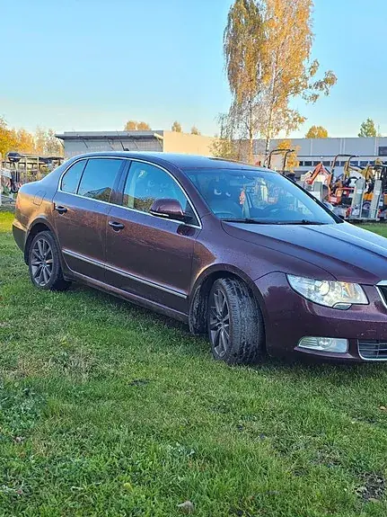 Skoda Superb 2009 photo 2