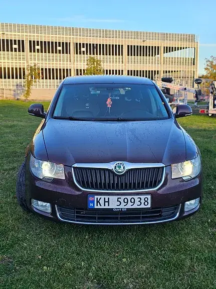 Skoda Superb 2009 photo 4