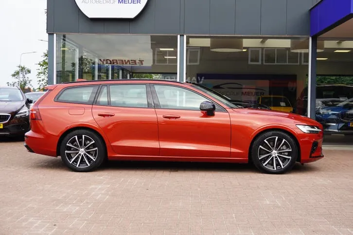 Volvo V60 2022 photo 3