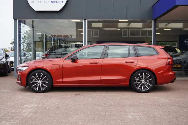 Volvo V60 2022 photo 2