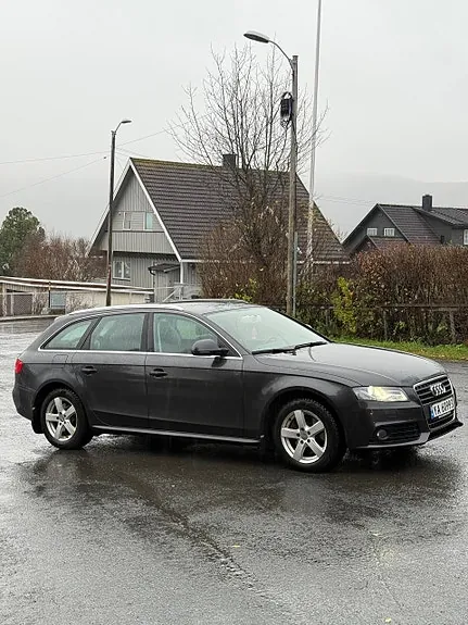 Audi A4 2009 photo 2