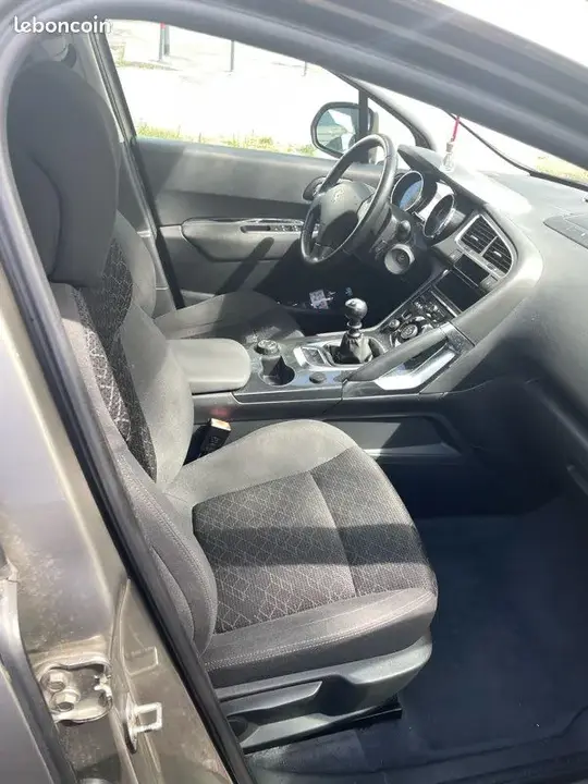Peugeot 3008 2015 photo 2