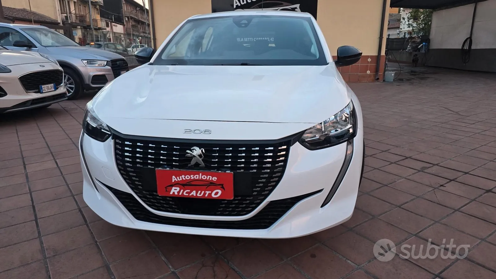 Peugeot 208 2022 photo 3