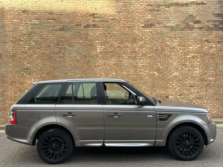 Land Rover Range Rover Sport 2010 photo 2