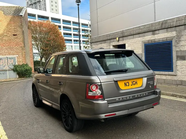 Land Rover Range Rover Sport 2010 photo 4