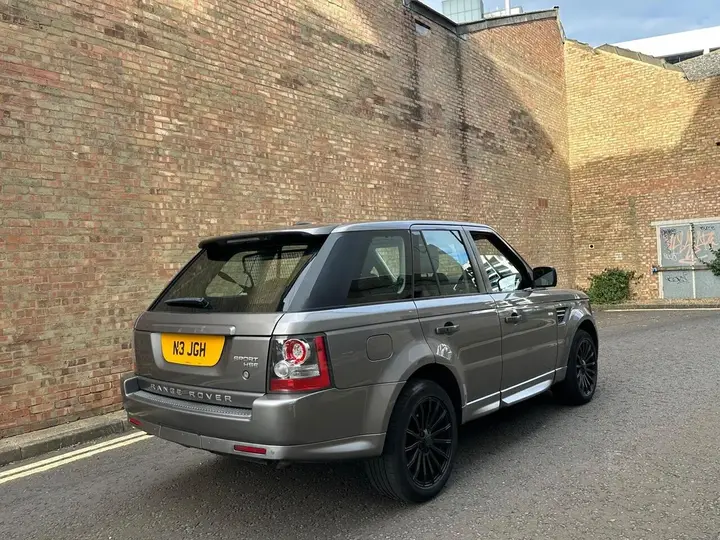 Land Rover Range Rover Sport 2010 photo 3