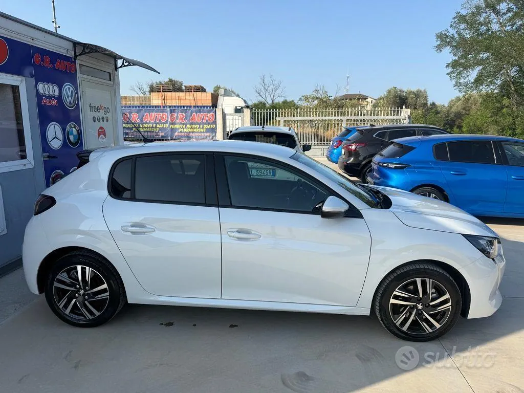 Peugeot 208 2021 photo 5