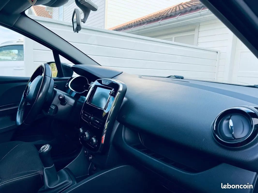 Renault Clio 2016 photo 3