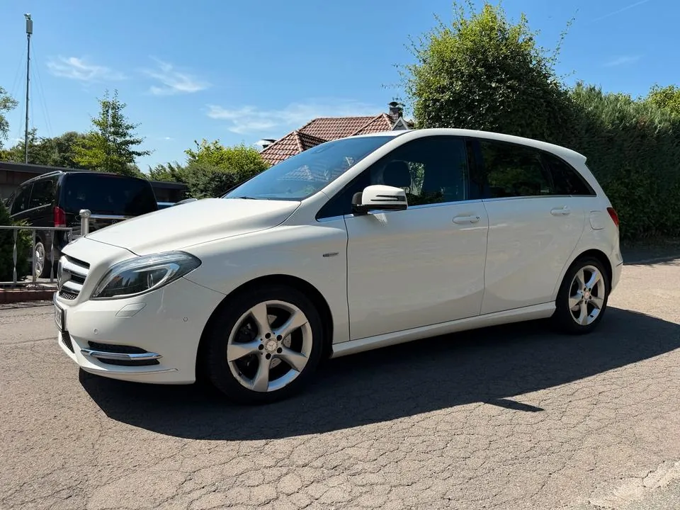 Mercedes-Benz B200