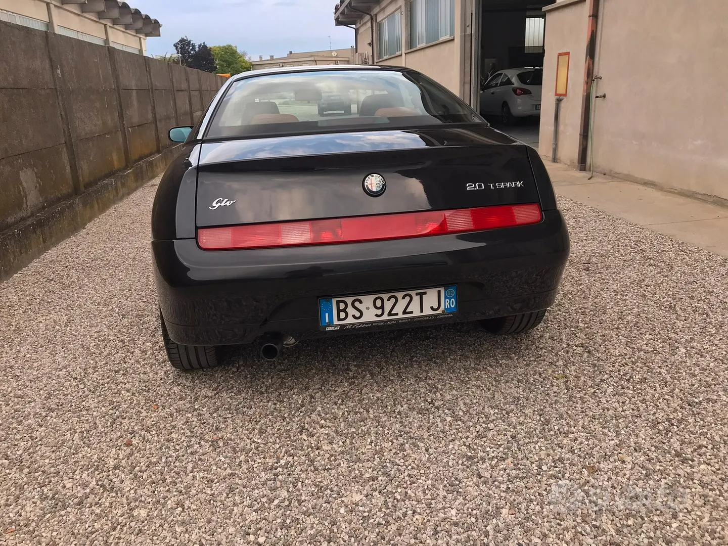 Alfa Romeo Gtv 2002 photo 4