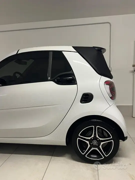 Smart Fortwo 2019 photo 2