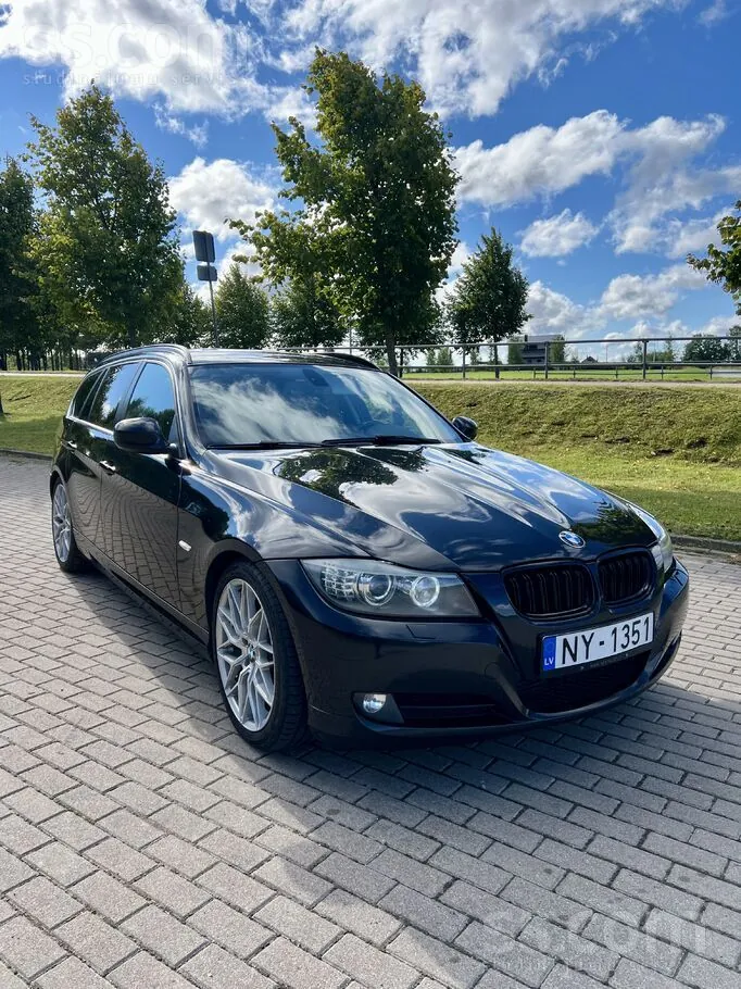BMW E91 2012 photo 3