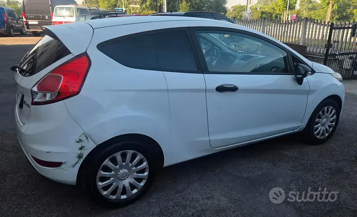 Ford Fiesta 2014 photo 5