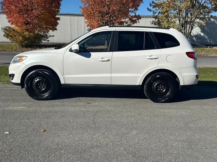 Hyundai Santa Fe 2012 photo 3