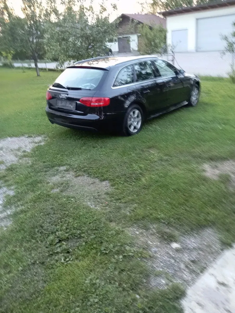Audi A4 2011 photo 2