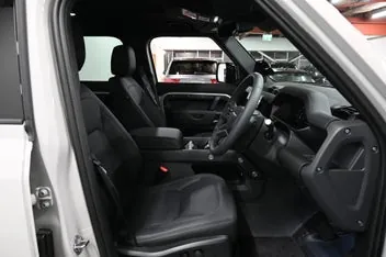 Land Rover Defender 2026 photo 3