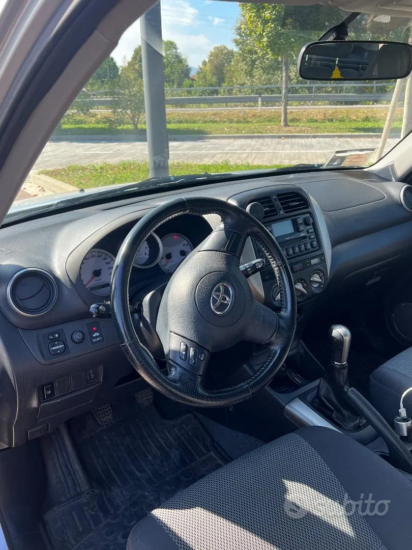 Toyota Rav4 2004 photo 2