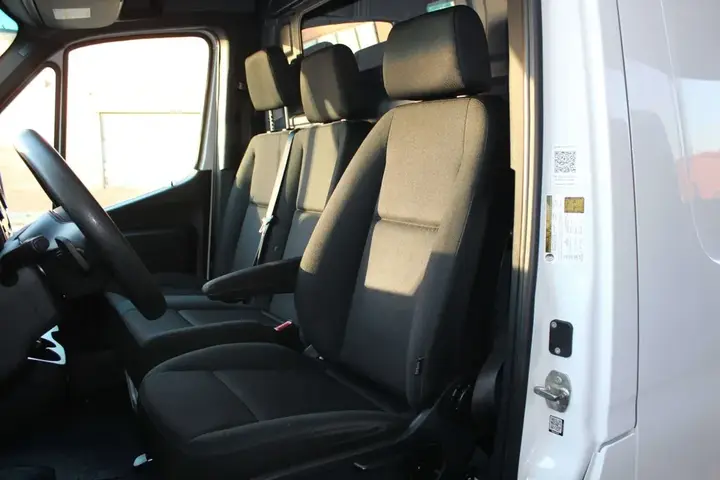 Mercedes-Benz Sprinter 2024 photo 5