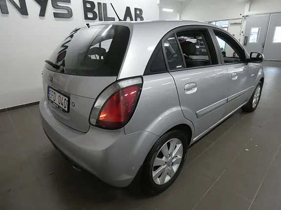 Kia Rio 2010 photo 5