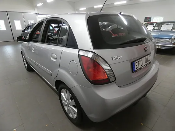 Kia Rio 2010 photo 4