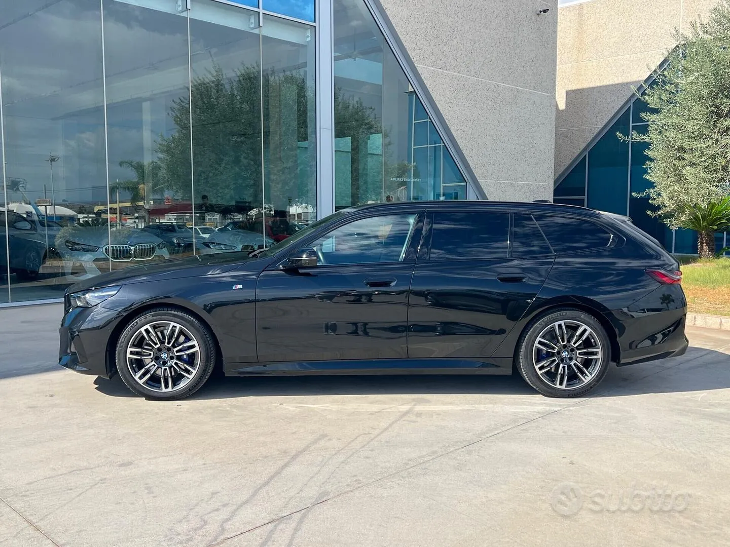 BMW 520D Touring 2025 photo 2