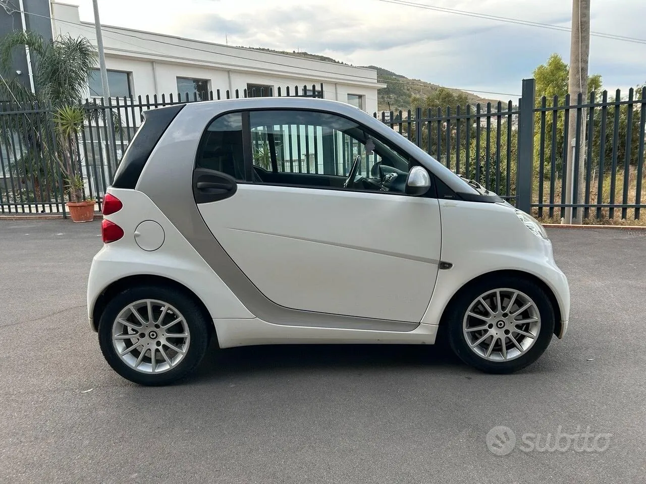 Smart Fortwo 2011 photo 3