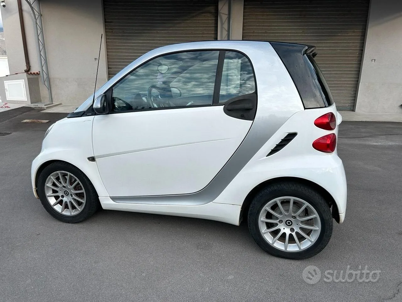 Smart Fortwo 2011 photo 2