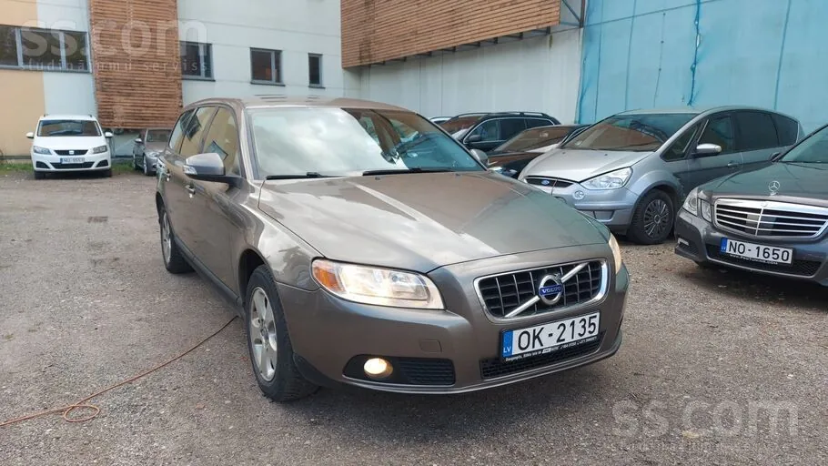 Volvo V70 2010 photo 2