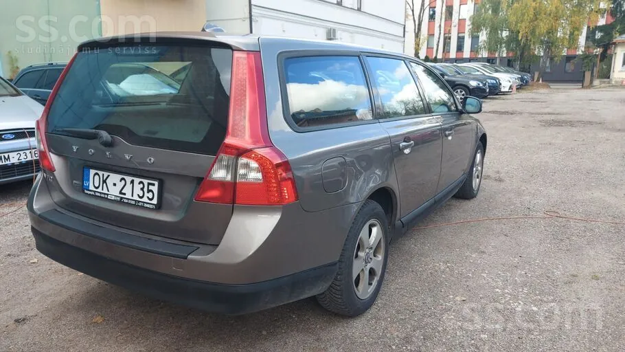Volvo V70 2010 photo 5