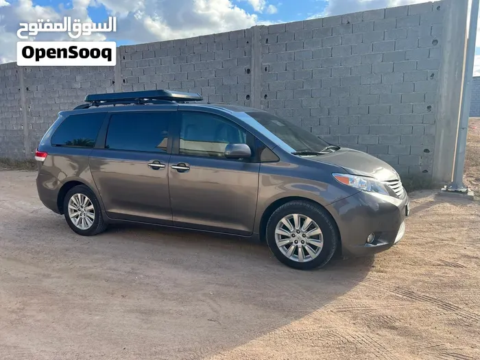 Toyota Sienna 2014 photo 2
