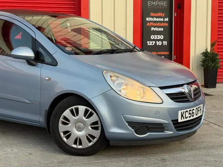 Vauxhall Corsa 2006 photo 2