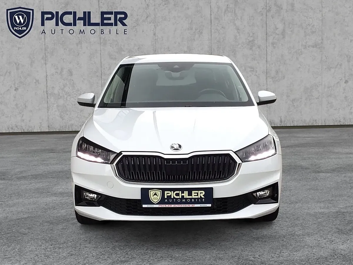Skoda Fabia 2023 photo 2