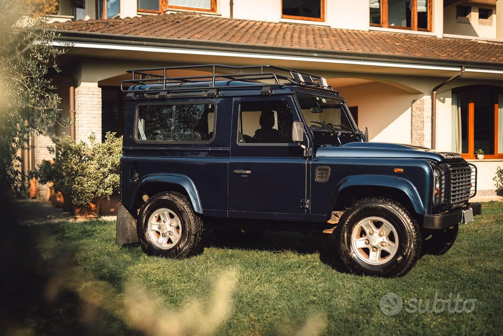 Land Rover Defender 90 2012 photo 2