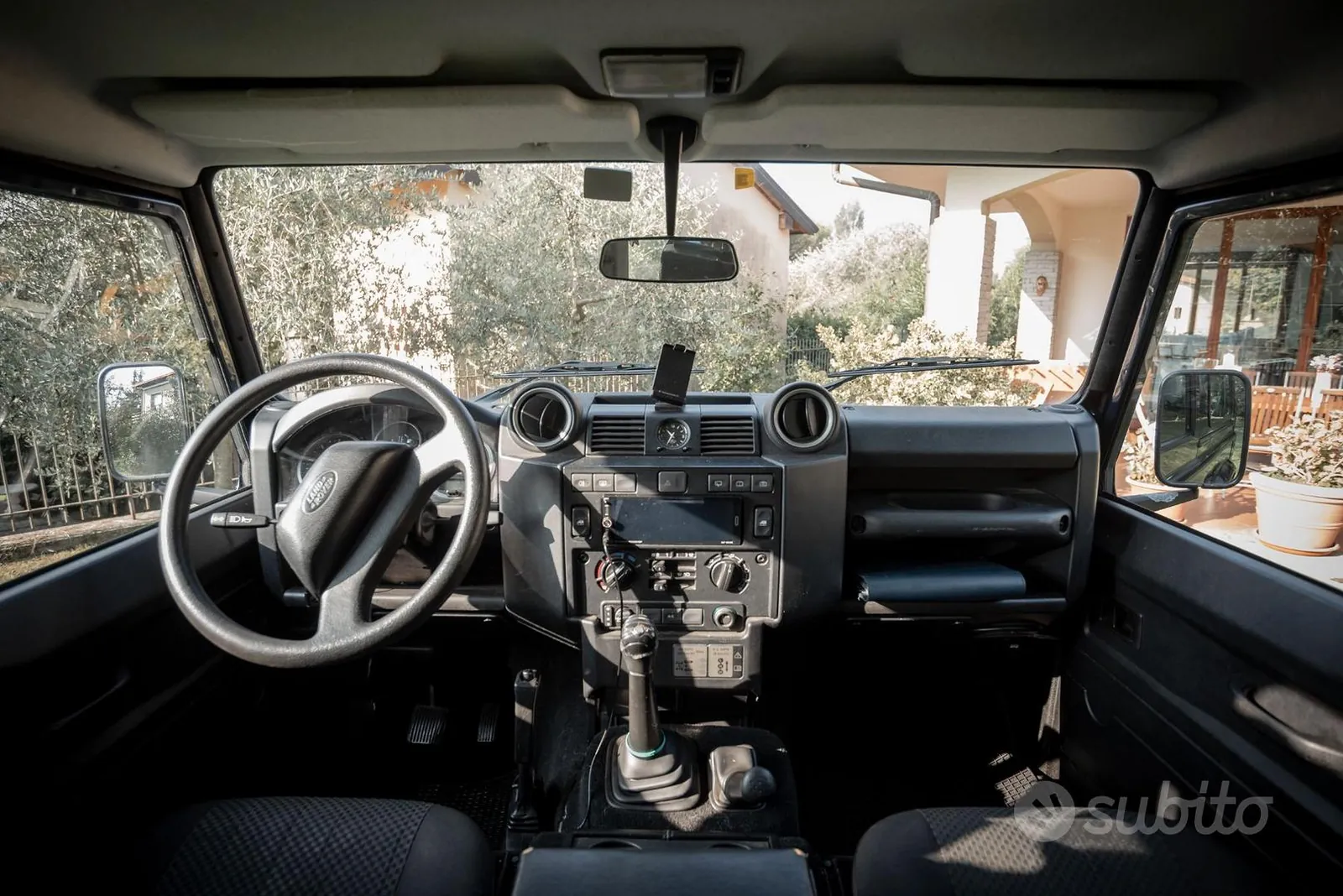Land Rover Defender 90 2012 photo 5