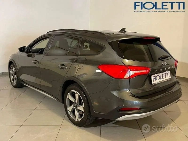 Ford Focus 2023 photo 2