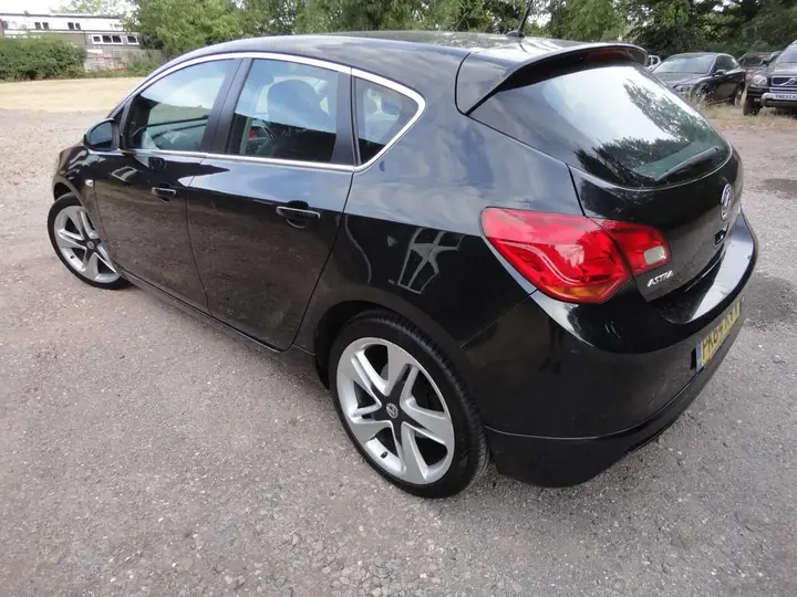 Vauxhall Astra 2014 photo 3